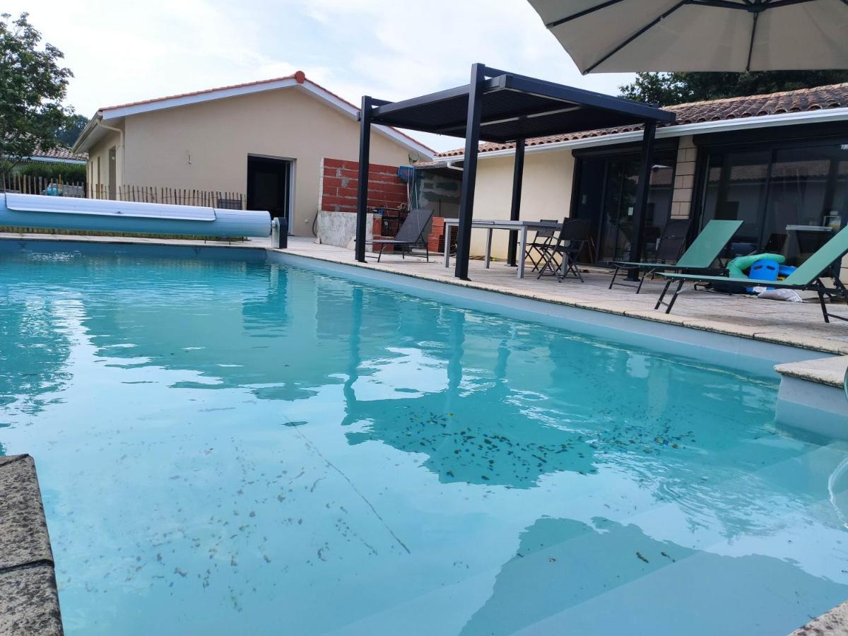 2 Maisons De 3 Et 2 Avec Grande Piscine Commune Ferienhaus *