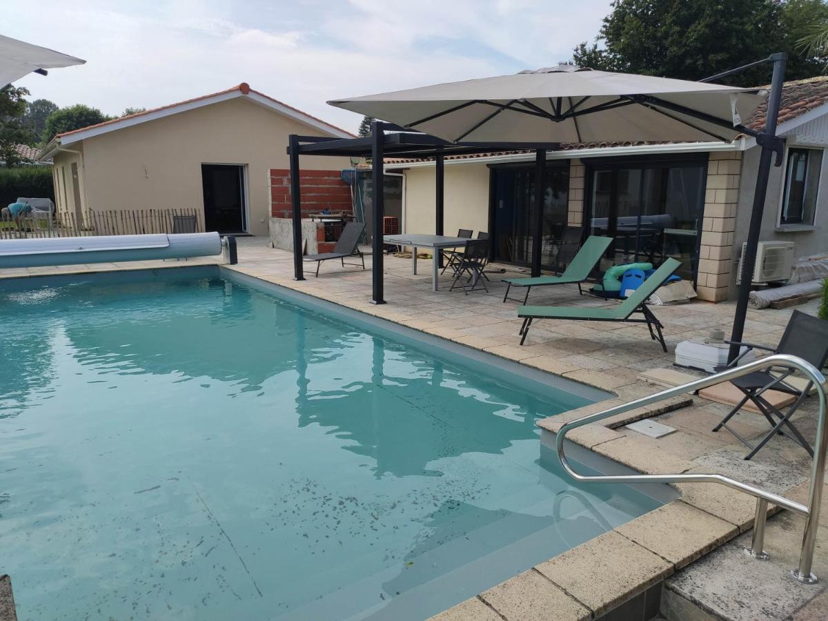 Holiday home 2 Maisons De 3 Et 2 Avec Grande Piscine Commune La Teste-de-Buch