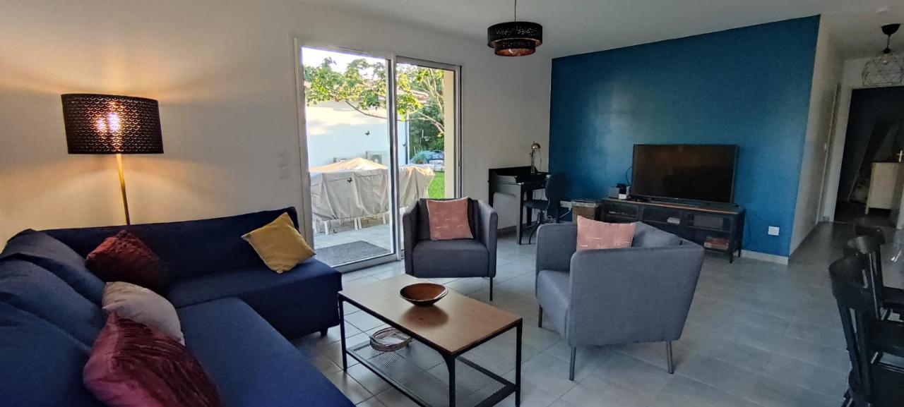 2 Maisons De 3 Et 2 Avec Grande Piscine Commune Casa de Férias *