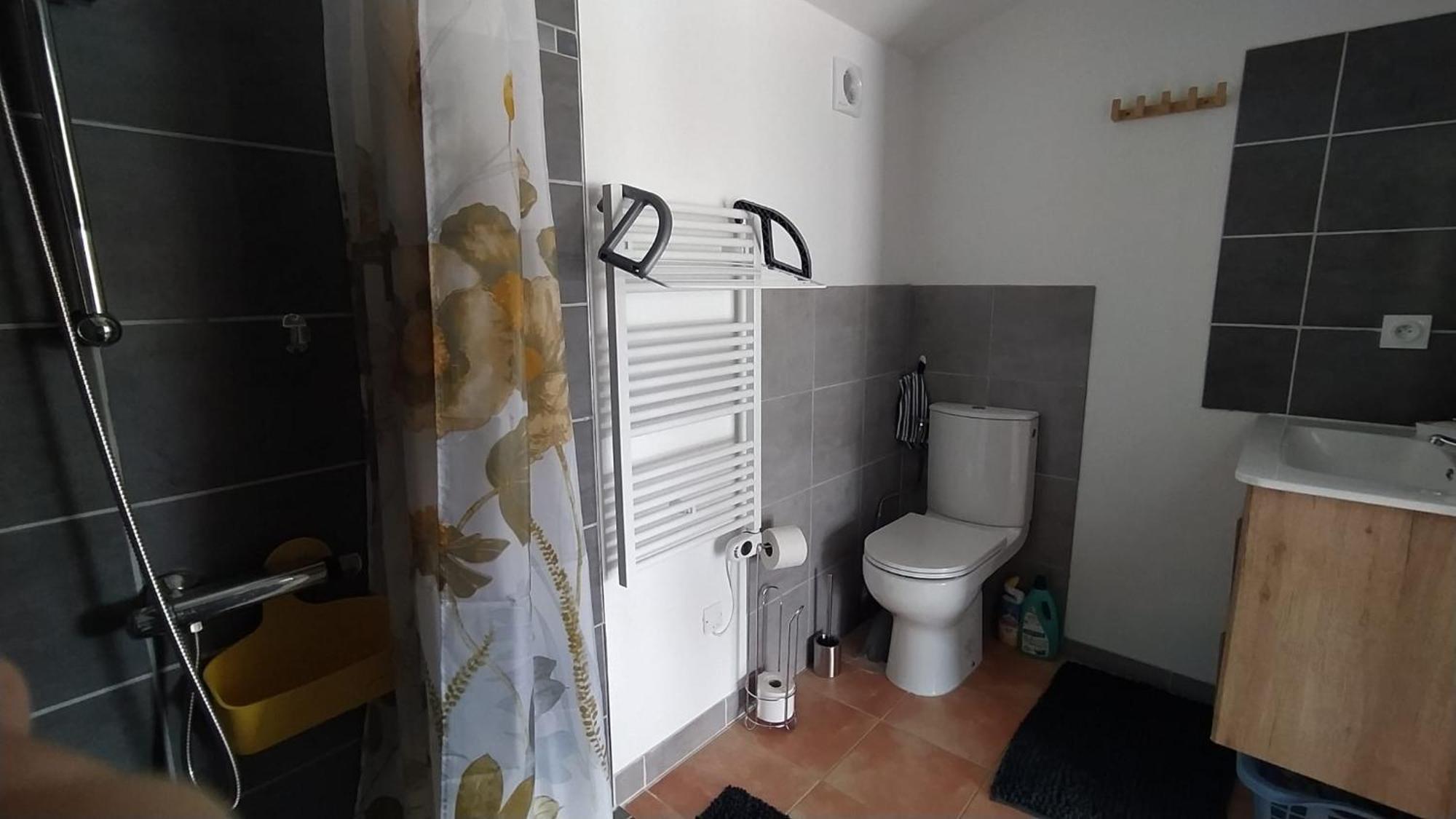 2 Maisons De 3 Et 2 Avec Grande Piscine Commune Ferienhaus