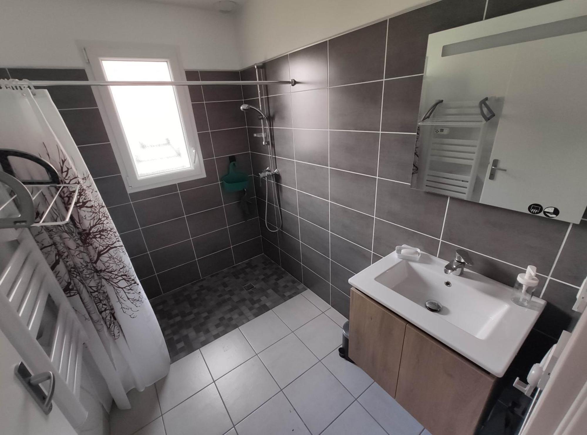 2 Maisons De 3 Et 2 Avec Grande Piscine Commune Ferienhaus *
