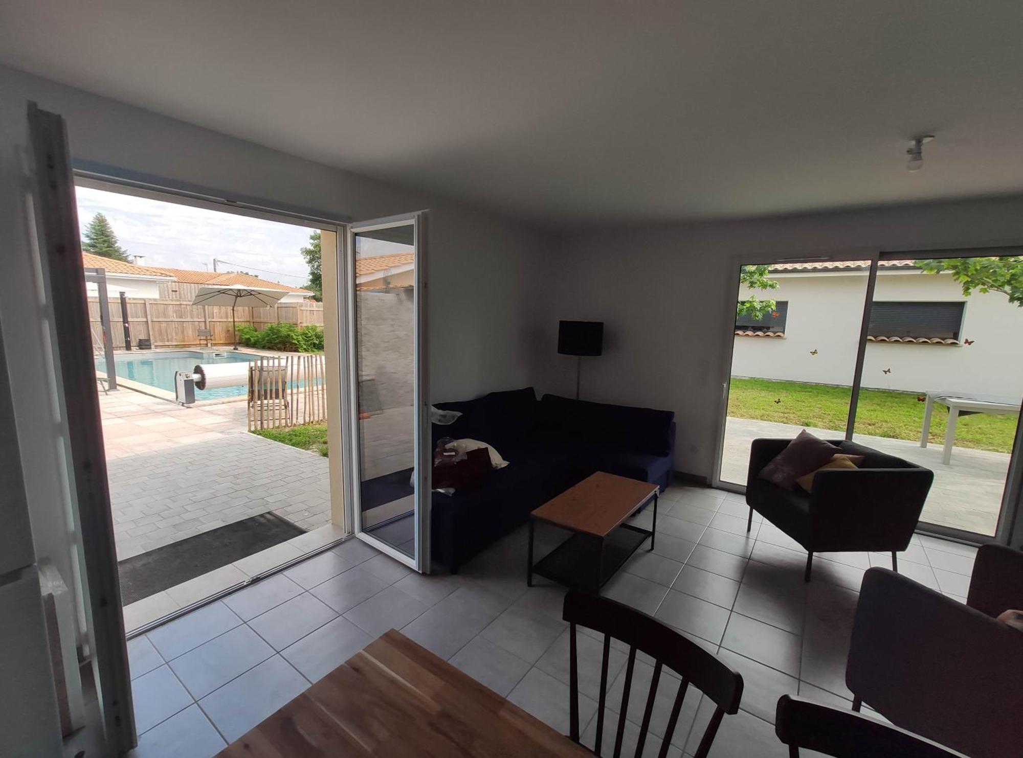 2 Maisons De 3 Et 2 Avec Grande Piscine Commune