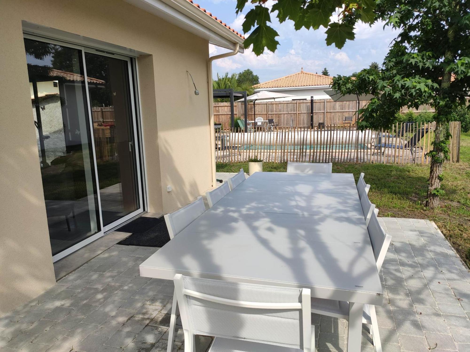 2 Maisons De 3 Et 2 Avec Grande Piscine Commune