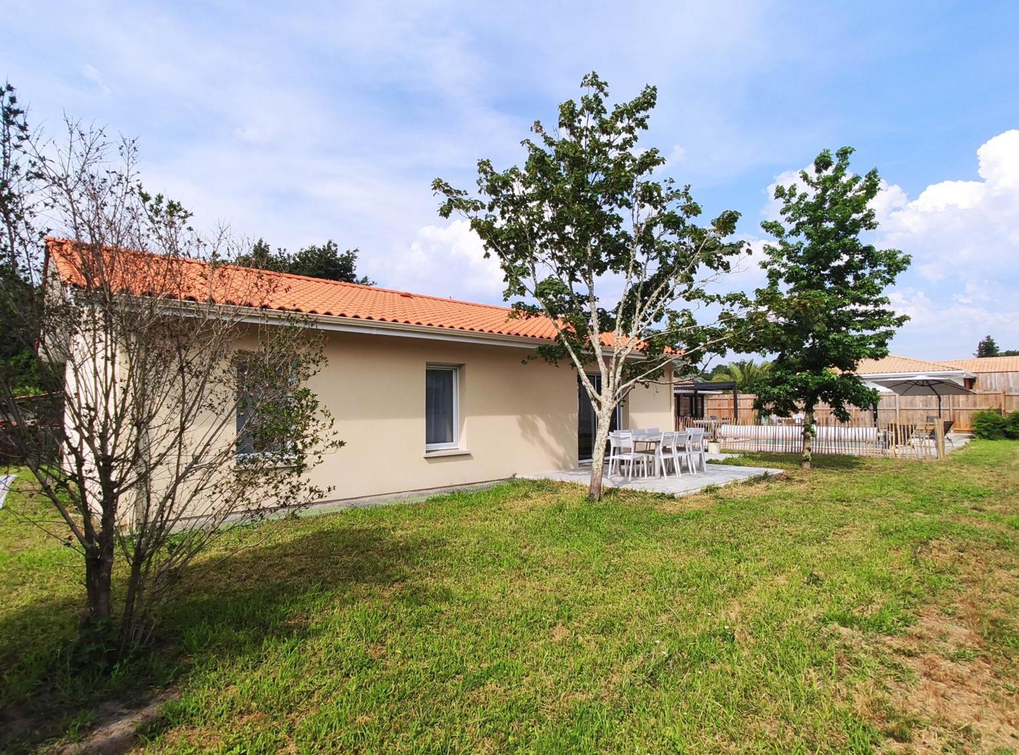 2 Maisons De 3 Et 2 Avec Grande Piscine Commune Ferienhaus *