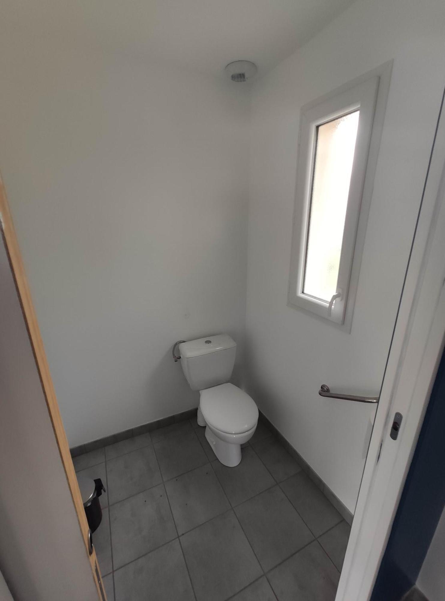 2 Maisons De 3 Et 2 Avec Grande Piscine Commune