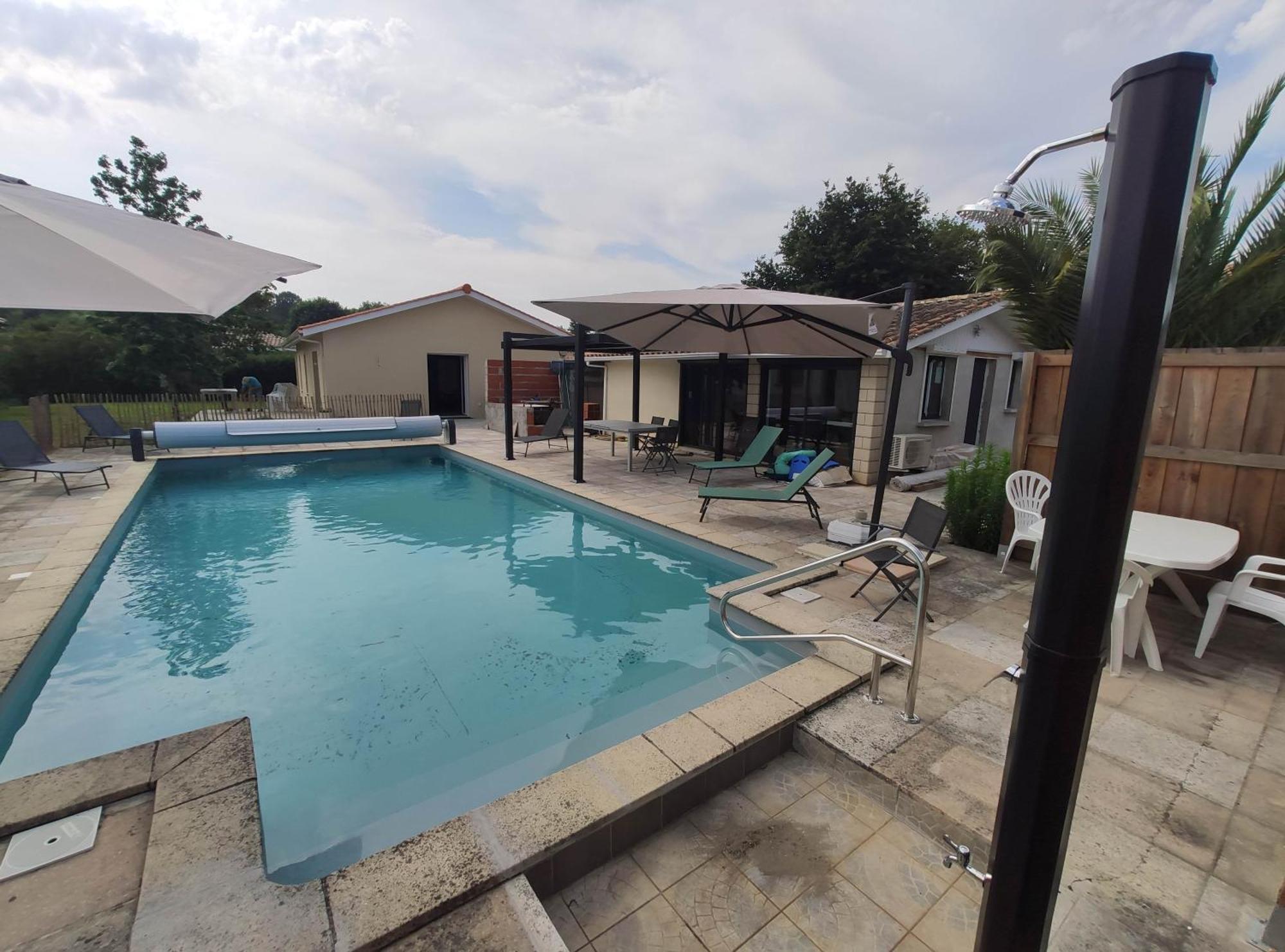2 Maisons De 3 Et 2 Avec Grande Piscine Commune Ferienhaus